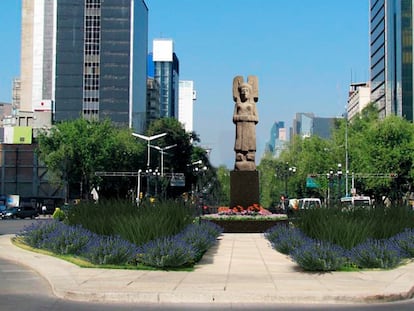 Imagen computarizada de 'La joven de Amajac' en el lugar donde se encontraba la estatua de Cristóbal Colón, en Paseo de la Reforma.