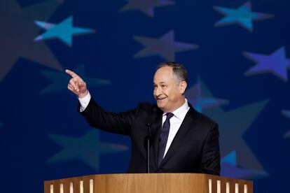El segundo caballero de Estados Unidos, Doug Emhoff, durante su discurso en la convención demócrata.