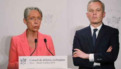 La ministra de transporte francesa, Elisabeth Borne, y el de Medio Ambiente, Francois de Rugy, en una rueda de prensa.