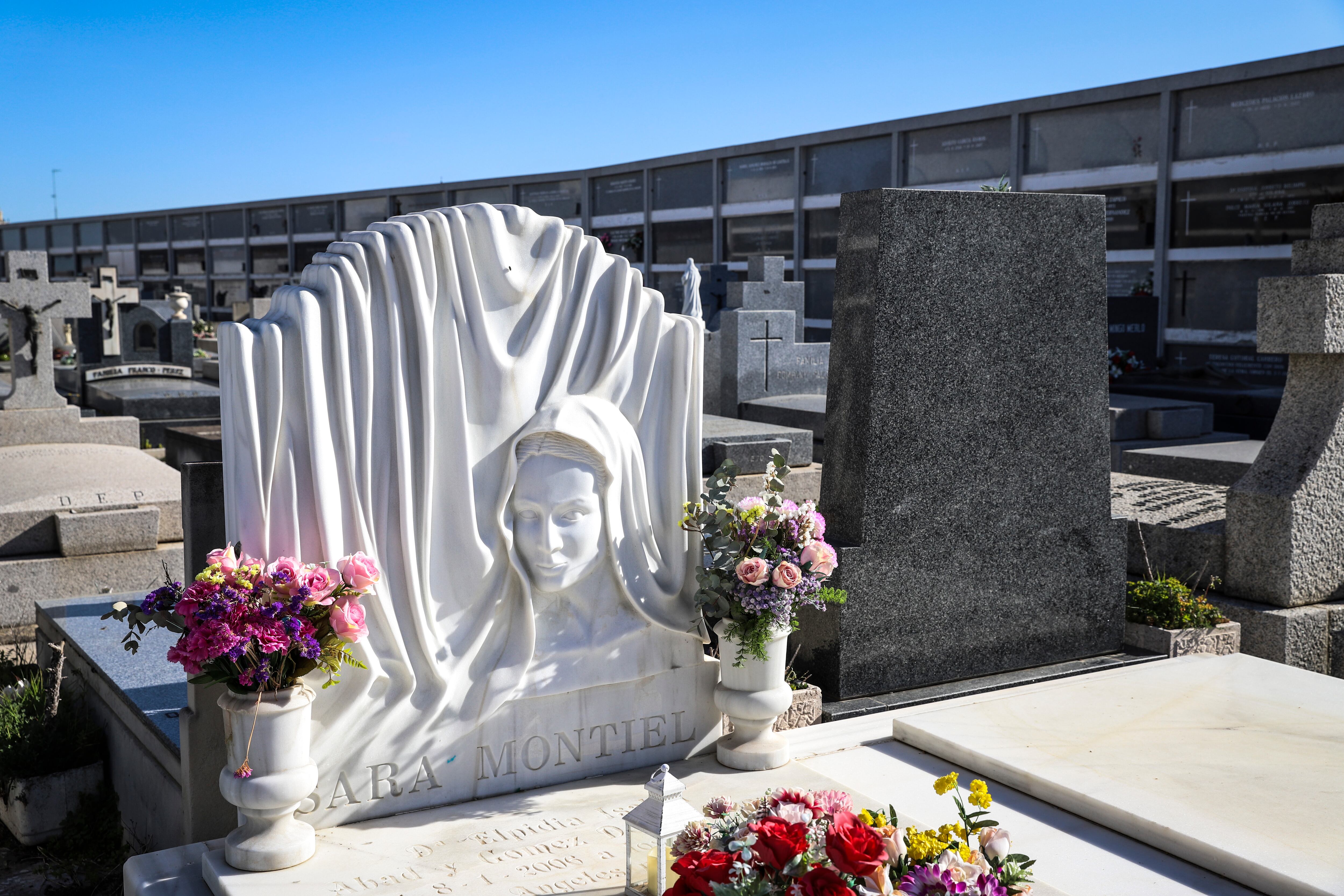 La tumba de la cantante Sara Montiel en el madrileño cementerio de San Justo.