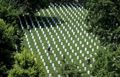 Soldados del tercer Regimiento de Infantería de EE UU en el Cementerio Nacional de Arlington, en Washington.