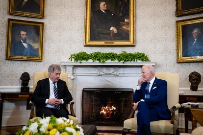 El presidente de Finlandia, Sauli Niinisto, y el presidente de EE UU, Joe Biden en la Casa Blanca