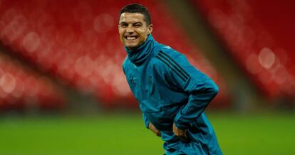 Cristiano Ronaldo, durante el entrenamiento de este martes en Wembley.