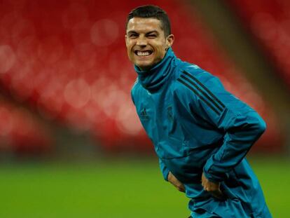 Cristiano Ronaldo, durante el entrenamiento de este martes en Wembley.