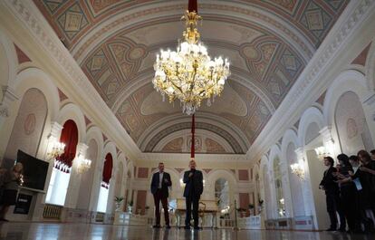 El director del ballet del Bolshoi, Makhar Vaziev, y el director general del teatro, Vladimir Urin, hoy, 10 de julio, durante su rueda de prensa.