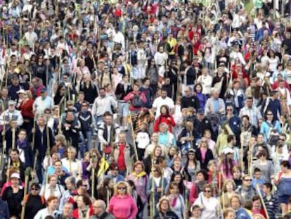 Miles de personas, en la romería de la Santa Faz.