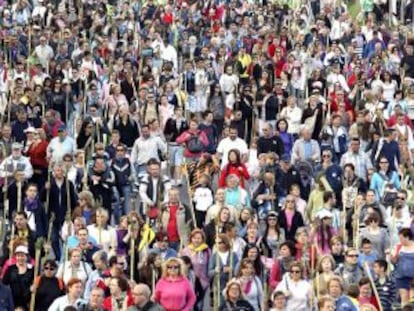 Miles de personas, en la romer&iacute;a de la Santa Faz.