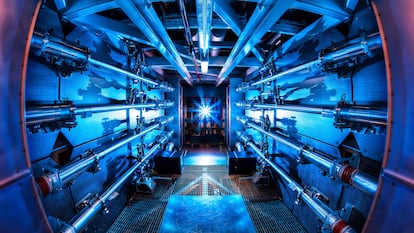 Image of the interior of the US Lawrence Livermore National Laboratory, a facility where nuclear fusion has been achieved.