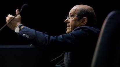 Manuel Llorente, presidente del Valencia, durante la rueda de prensa.