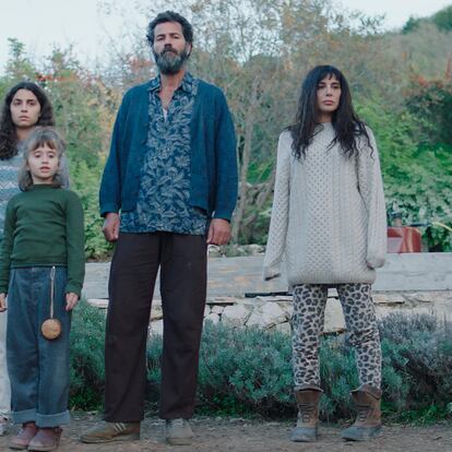 Los Badri, protagonistas de 'Costa Brava, Líbano'. En el centro, el actor Saleh Bakri, y a la derecha la actriz Nadine Labaki.