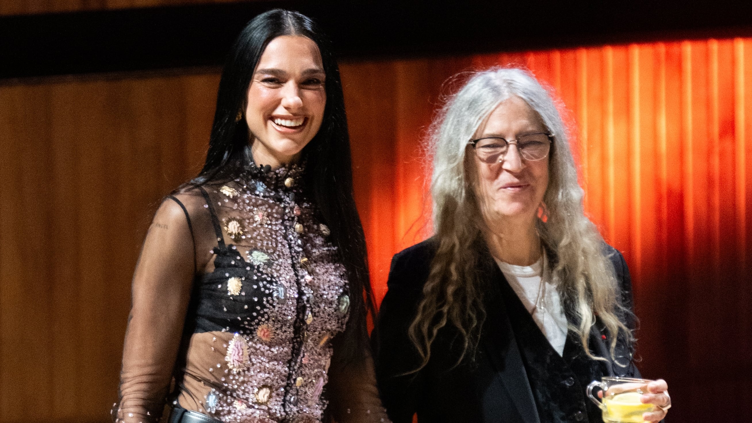 Patti Smith cuenta a Dua Lipa la emocionante sorpresa que vivió en Asturias: “A Fred le habría encantado”