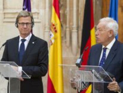 El ministro espa&ntilde;ol de Asuntos Exteriores y Cooperaci&oacute;n, Jos&eacute; Manuel Garc&iacute;a-Margallo (d), durante la rueda de prensa conjunta con su hom&oacute;logo alem&aacute;n,Guido Westerwelle.