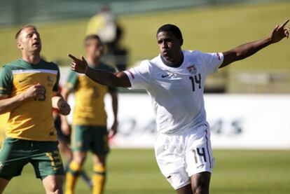 Edson Buddle celebra su primer gol