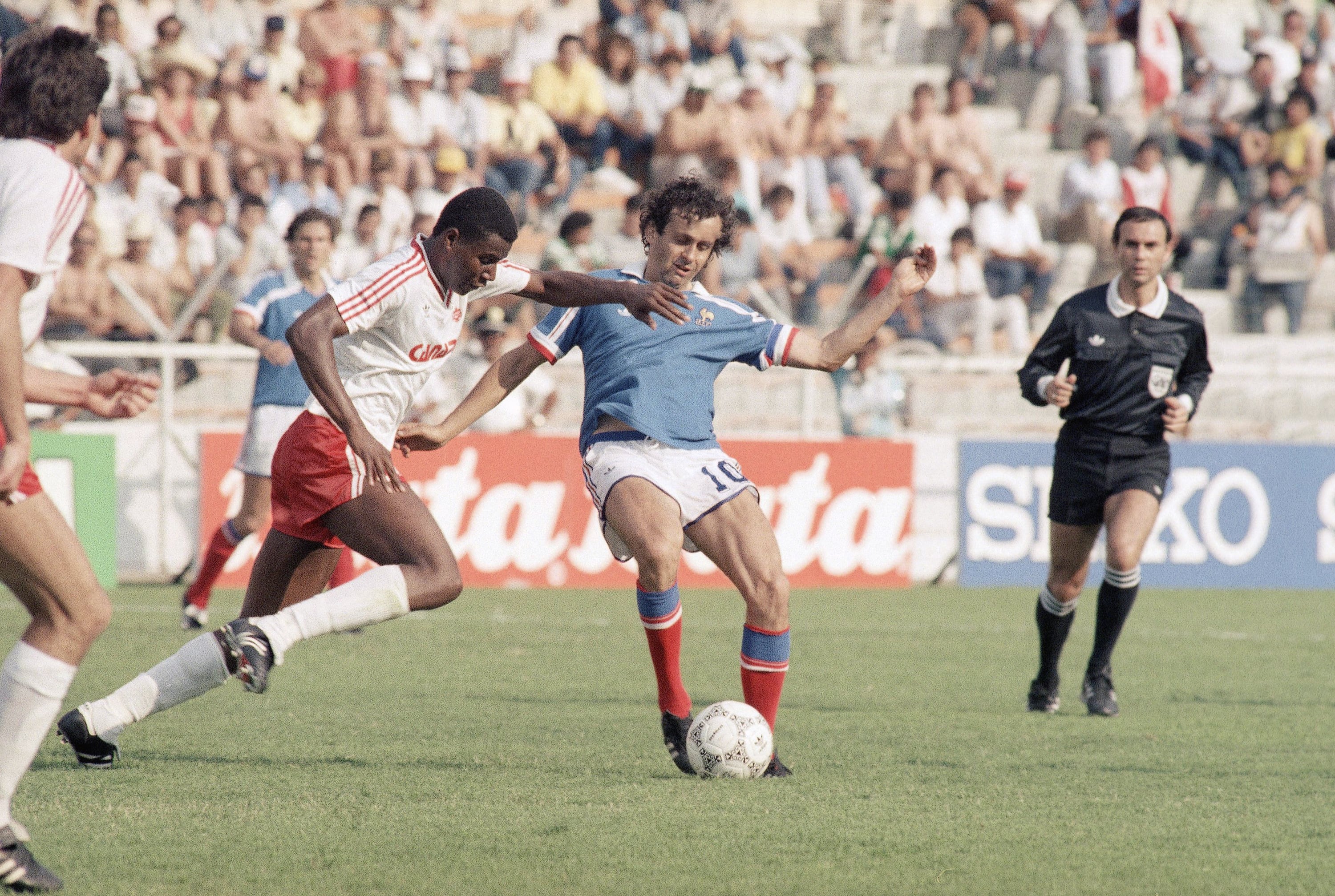 Beckenbauer y Platini en León, las escenas más insólitas de los Mundiales que la FIFA no dejará ver otra vez