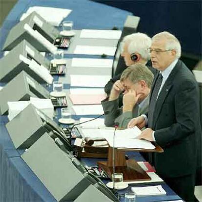 El presidente del Parlamento Europeo, Josep Borrell, durante la declaración institucional.