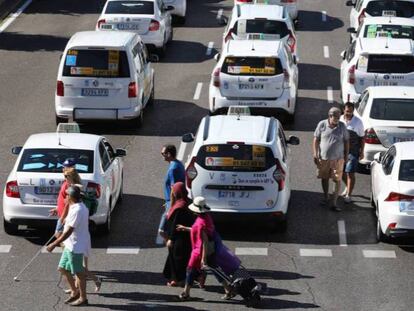 Taxis en el Paseo de la Castellana, en Madrid. 
