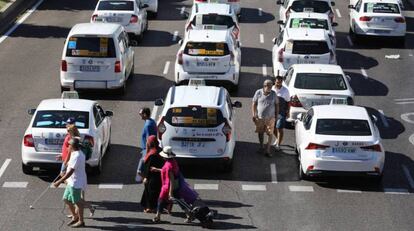 Taxis en el Paseo de la Castellana, en Madrid. 