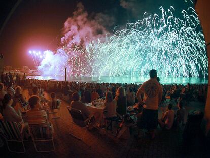 Pólvora y luz en la playa del Miracle de Tarragona