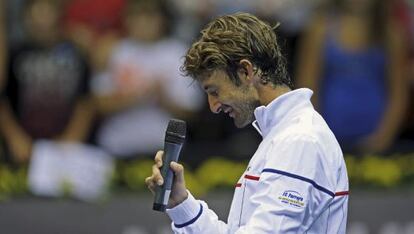 Juan Carlos Ferrero se emociona tras jugar su ultimo partido de su carrera.