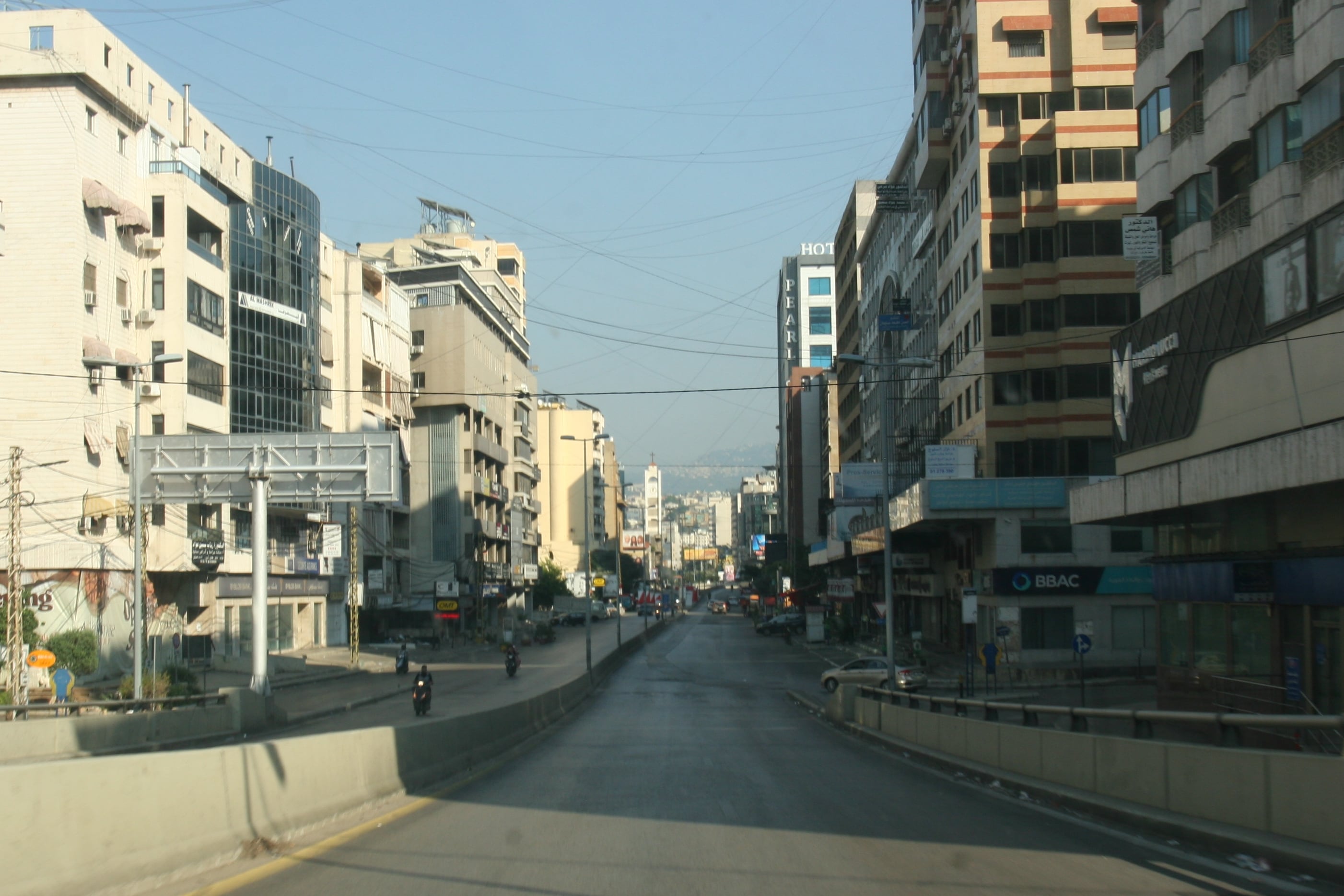 Calles vacías en Beirut tras la confirmación del asesinato de Hasan Nasralá.