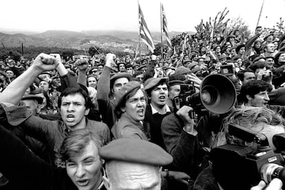 Indignaci&oacute;n por los sucesos de Montejurra (Navarra) en 1976. Un enfrentamiento entre carlistas acab&oacute; con un muerto y cuatro heridos. 