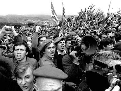 Indignaci&oacute;n por los sucesos de Montejurra (Navarra) en 1976. Un enfrentamiento entre carlistas acab&oacute; con un muerto y cuatro heridos. 