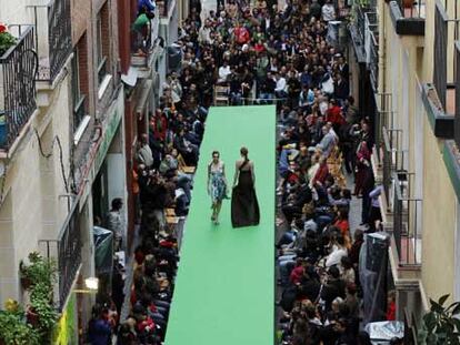 Pasarela en la calle Ballesta