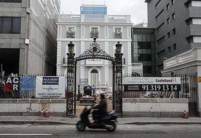 Patrimonio vendió este palacete del paseo de la Castellana (número 64) a la sociedad patrimonial Caboel, propiedad de las familias Carbó, Bonet y Elías, antiguos propietarios del grupo de distribución catalán Caprabo. Tiene una superficie construida de 1.341 metros cuadrados repartidos en cinco plantas y conserva la fachada del palacete original y la caseta de control de la entrada. Se ha reformado y se alquilará para oficinas. Patrimonio obtuvo 12,5 millones de euros en noviembre de 2015.