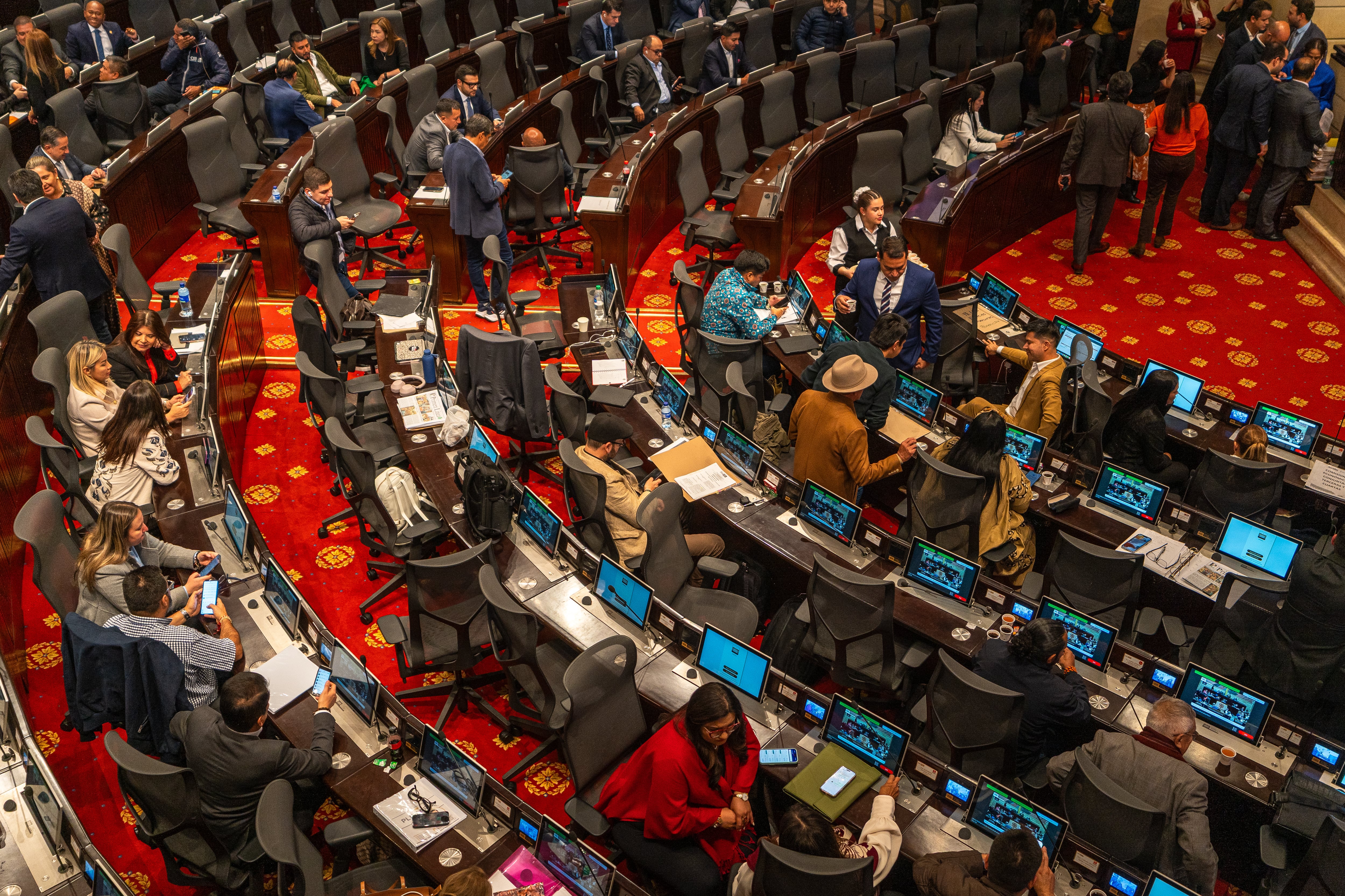 El uribismo se desmarca desde el primer momento de buena parte de la reforma tributaria de De la Espriella El uribismo se desmarca desde el primer momento de buena parte de la reforma tributaria de De la Espriella