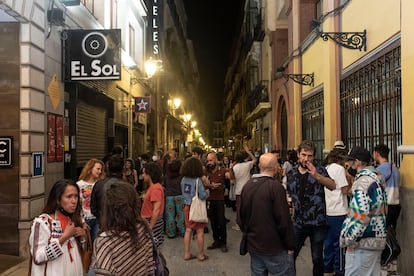 Crowds on Madrid's Jardines street, near Puerta del Sol, on Saturday.