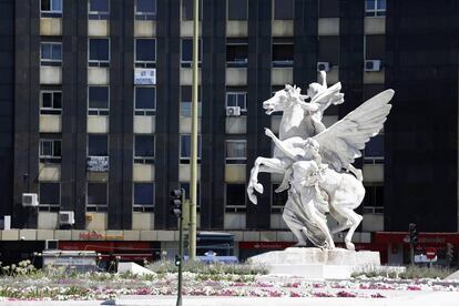 Estatua de Pegaso en la plaza de Legazpi.