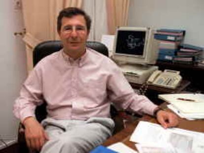 C. 127838-COLOR (10/7/00): DOCTOR FERNANDO GARCIA ALONSO, DIRECTOR DEL " FIS ". FOTO: MANUEL ESCALERA