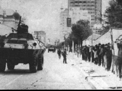 Soldiers take to the streets during the military coup of July 17, 1980, which led Luis García Meza into power.