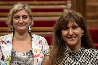 La republicana Alba Vergés (a la izquierda), junto a Laura Borràs, presidenta del Parlament.