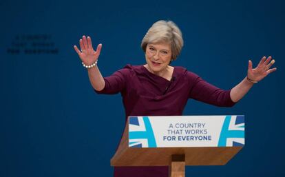 La primera ministra, Theresa May, en su discurso ante el partido (2016).