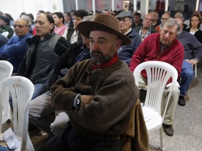 Agricultores argentinos que sofreram perdas pelas tempestades.