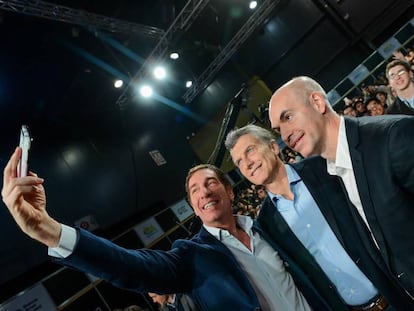 Mauricio Macri (centro), Diego Santilli (esquerda) e Horacio Rodríguez Larreta.