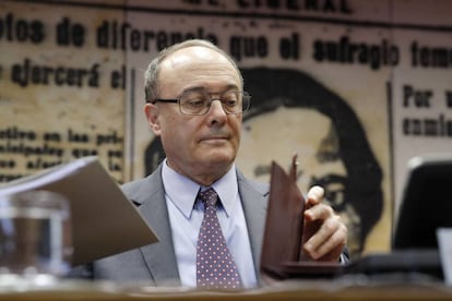 El gobernador del Banco de España, Luis María Linde, en el Senado.