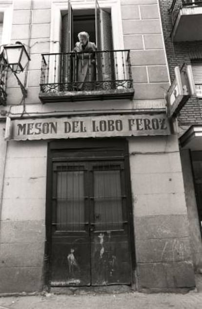 Puerta del mes&oacute;n, donde hoy funciona un taller de modistas.
 