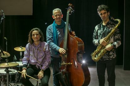 Lucía Martínez, Baldo Martínez y Juan Saiz, los tres componentes de Frágil gigante, el domingo pasado en Madrid.