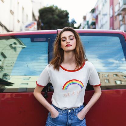 Camiseta de arcoíris de Lucía Be.