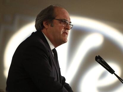 El portavoz del PSOE en la Asamblea de Madrid, Angel Gabilondo, durante si intrevención en un desyuno informativo hoy en un hotel de Madrid.