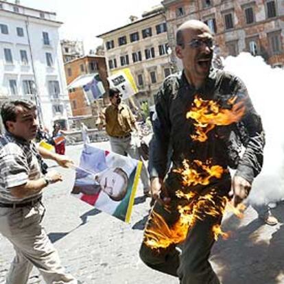Un iraní ha itentado inmolarse en Roma, frene a la Embajada de Francia.