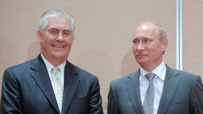 Tillerson y Putin, en 2011, firmando un acuerdo en Sochi (Rusia) en 2011.