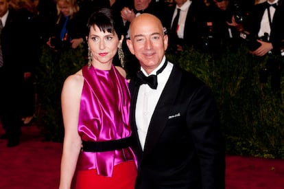Jeff and Mackenzie Bezos at the Met Gala in New York, in 2012.