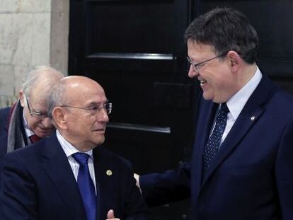El presidente valenciano, Puig, se reúne con pensionistas.