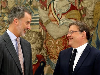 El Rey y el presidente valenciano, Ximo Puig, en el palacio de la Zarzuela. 