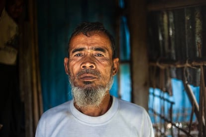 Suleiman en la puerta de su casa en Nget Chaung. 