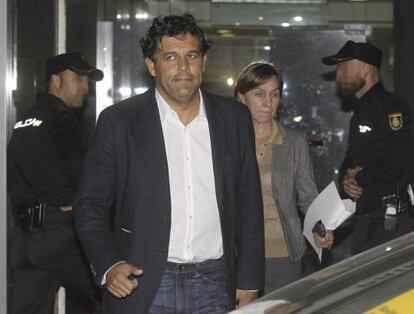 El dimitido alcalde popular de Collado Villalba, Agustín Juárez, al salir de la Audiencia el día 29 de octubre.