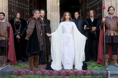 Fotograma de la serie 'Isabel'.